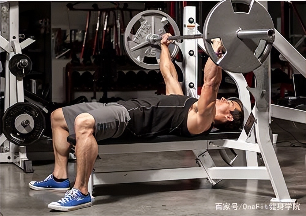 平板臥推怎么做？平板臥推標(biāo)準動作要領(lǐng)！
