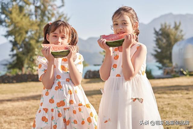 芭樂兔｜夏天最合適的童裝面料大盤點(diǎn)：要時(shí)尚品味，更要健康到位2w2童裝（芭樂兔｜夏天最合適的童裝面料大盤點(diǎn)：要時(shí)尚品味，更要健康到位）