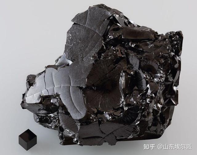 玻璃碳纖維和碳纖維區(qū)別，玻璃碳纖維？