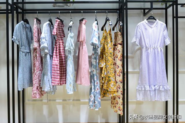 我想開個(gè)服裝店怎么找貨源呢，我想開個(gè)服裝店怎么找貨源呢視頻