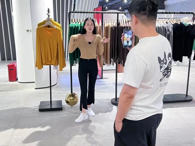 淘寶直播賣衣服貨源，淘寶直播賣衣服貨源怎么解決？