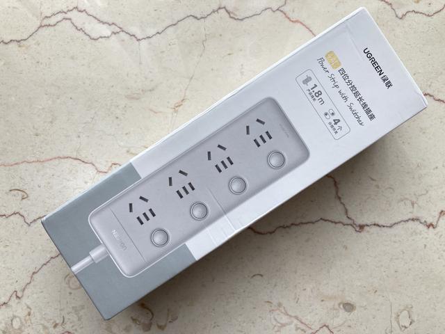 做工扎實、細節(jié)到位，綠聯(lián)四位分控排插開箱分享