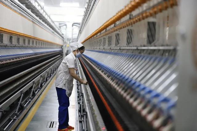 想做服裝怎么聯(lián)系工廠，做外貿(mào)用什么軟件找客戶？